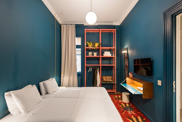 5 interior designs use Living Coral orange for 2019