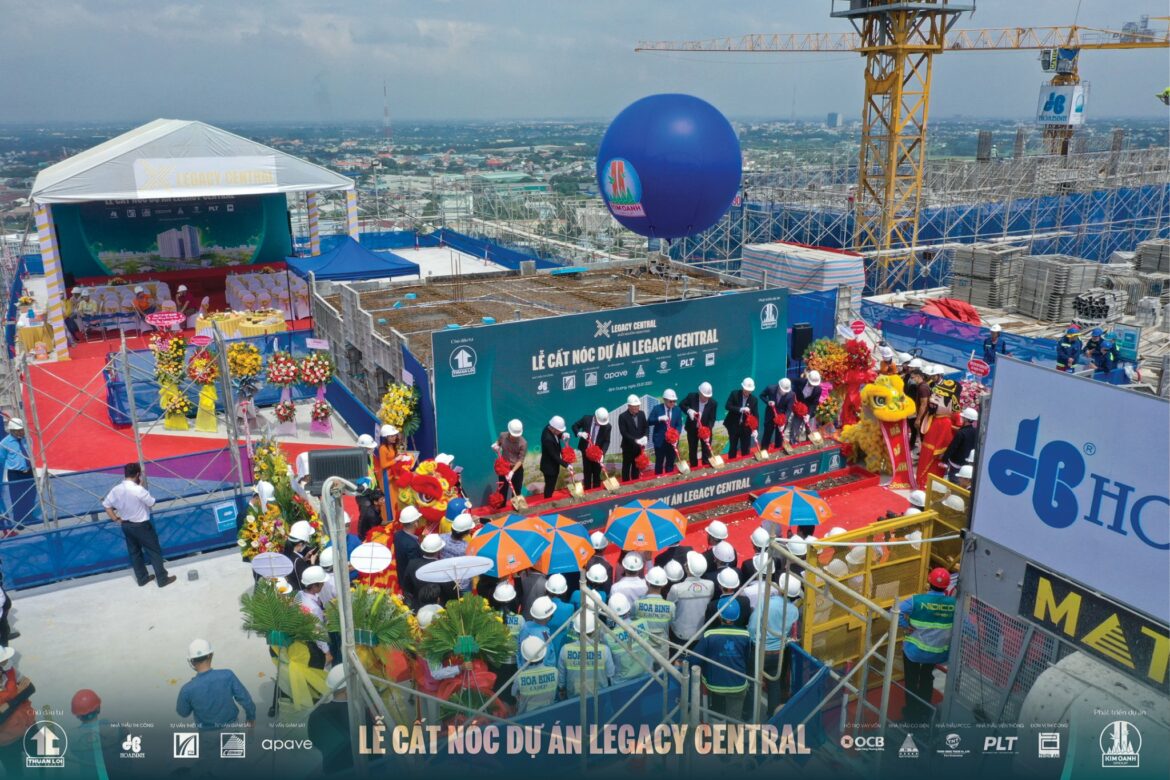 Công ty Cổ phần Kiến Trúc Việt tham gia lễ cất nóc dự án Legacy Central